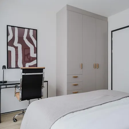 Blueground 7 Furnished With Balcony Prg-10 Πράγα